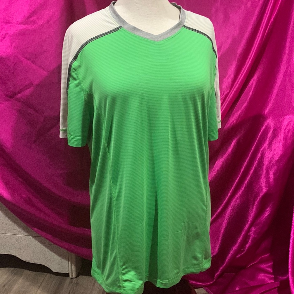 Lululemon athletic size men’s small green and gray fitness top